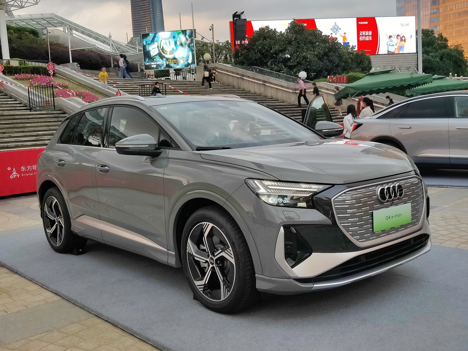 Audi Q4 e-tron 001.jpg
